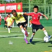 爱游戏体育官方-青岛队奋力反击，成功抵挡对手攻势()